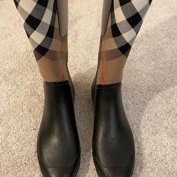 Burberry Rain Boots 7 1/2 - Picture 5 of 9